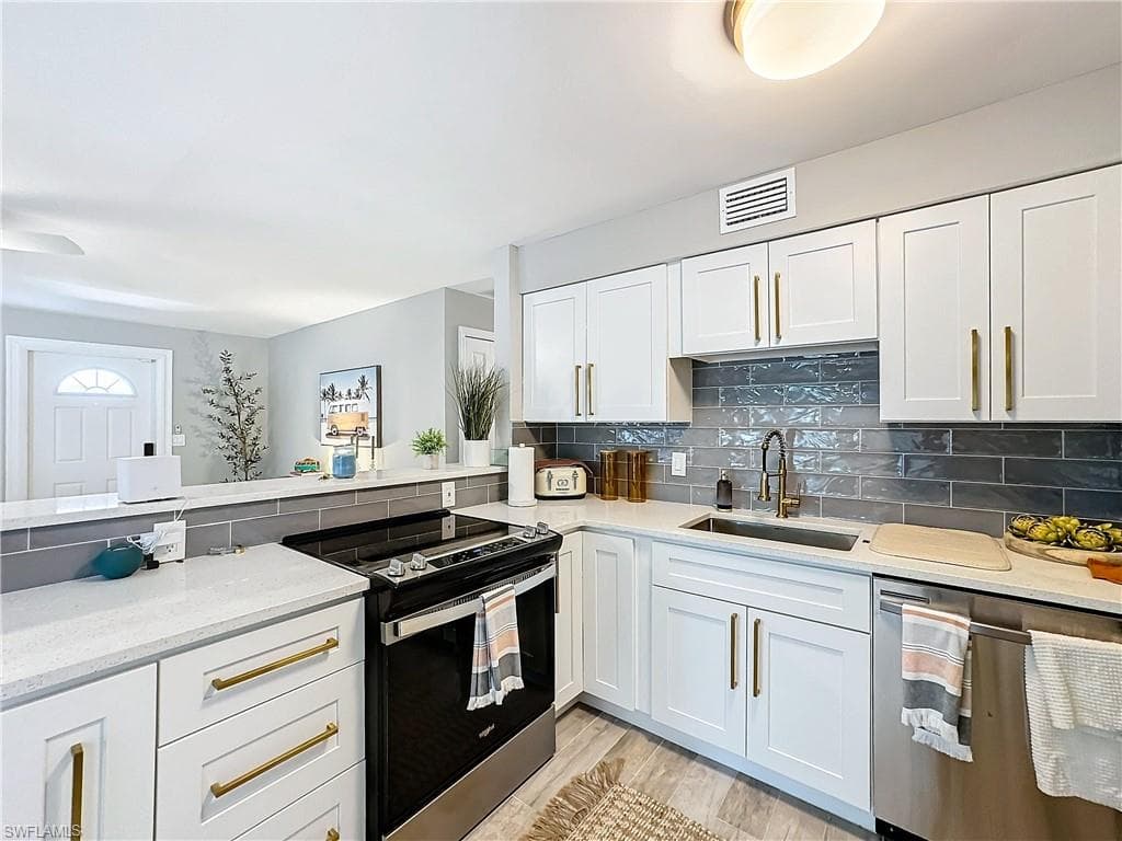 9 Knights Bridge RD # 30, NAPLES FL 34112-24