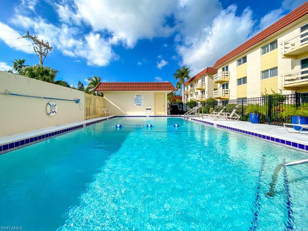 1610 Middle Gulf DR # 4, SANIBEL FL 33957-30