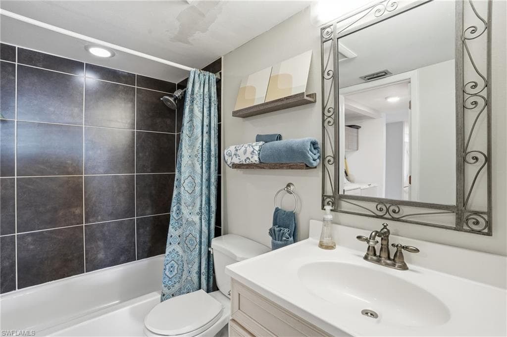 2875 Palm Beach BLVD # 202, FORT MYERS FL 33916-23