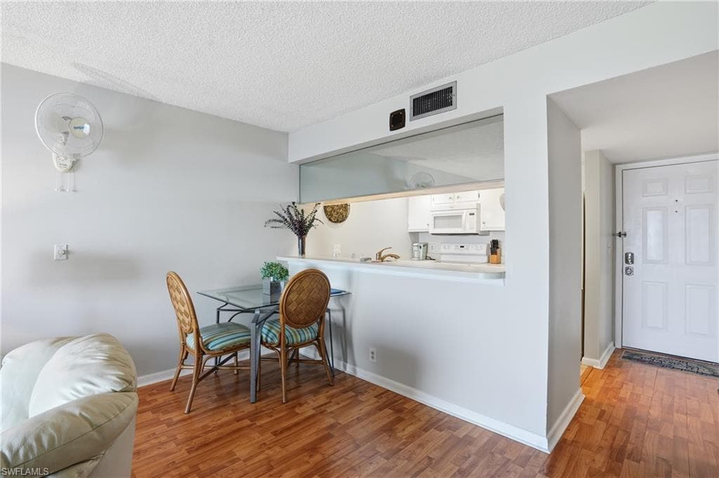 2875 Palm Beach BLVD # 202, FORT MYERS FL 33916-14