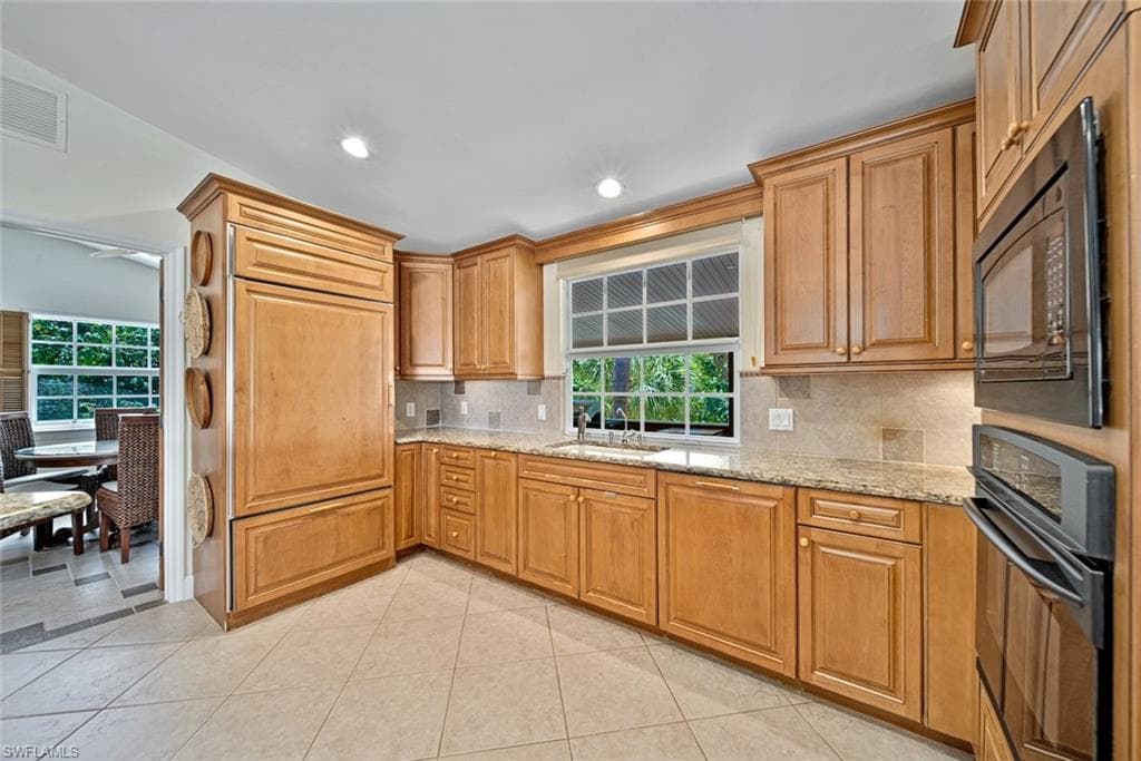 716 Rabbit RD, SANIBEL FL 33957-9