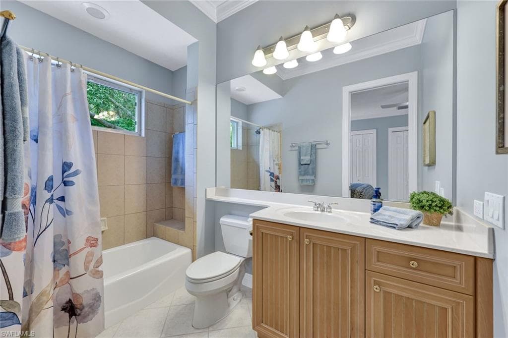 12219 Colliers Reserve DR, NAPLES FL 34110-26