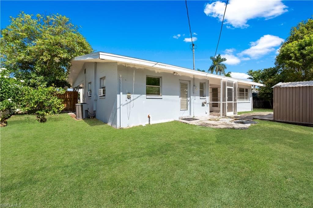 1450 Charles RD, FORT MYERS FL 33919-21