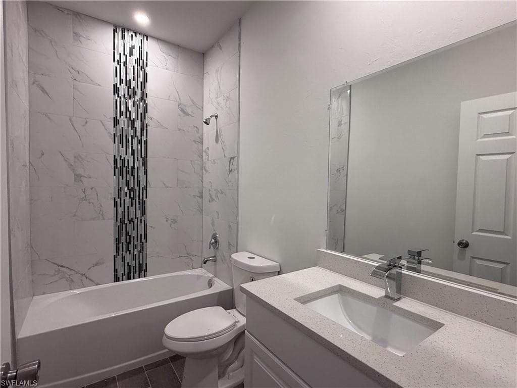 304-306 Gordon AVE S, LEHIGH ACRES FL 33973-4