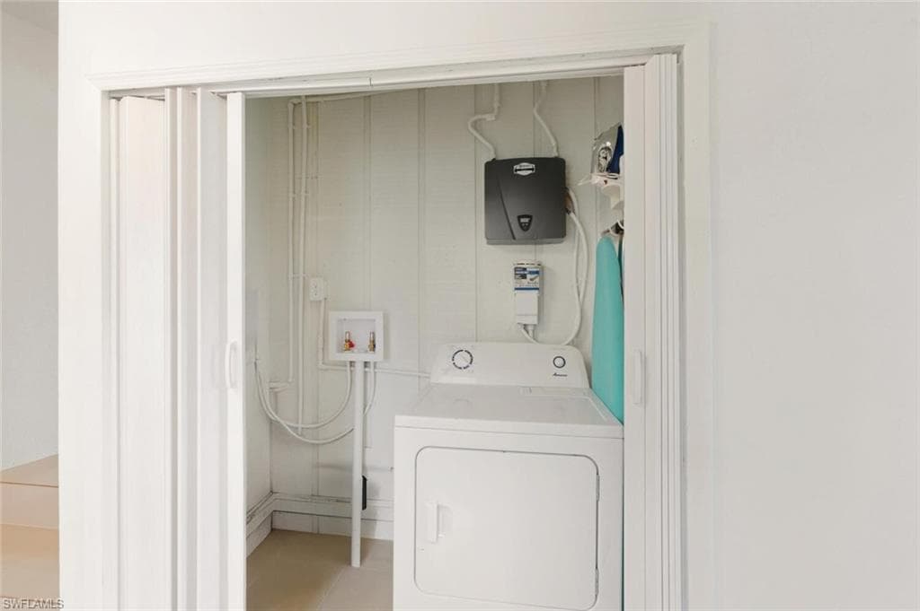 5317 Dixie DR, NAPLES FL 34113-26