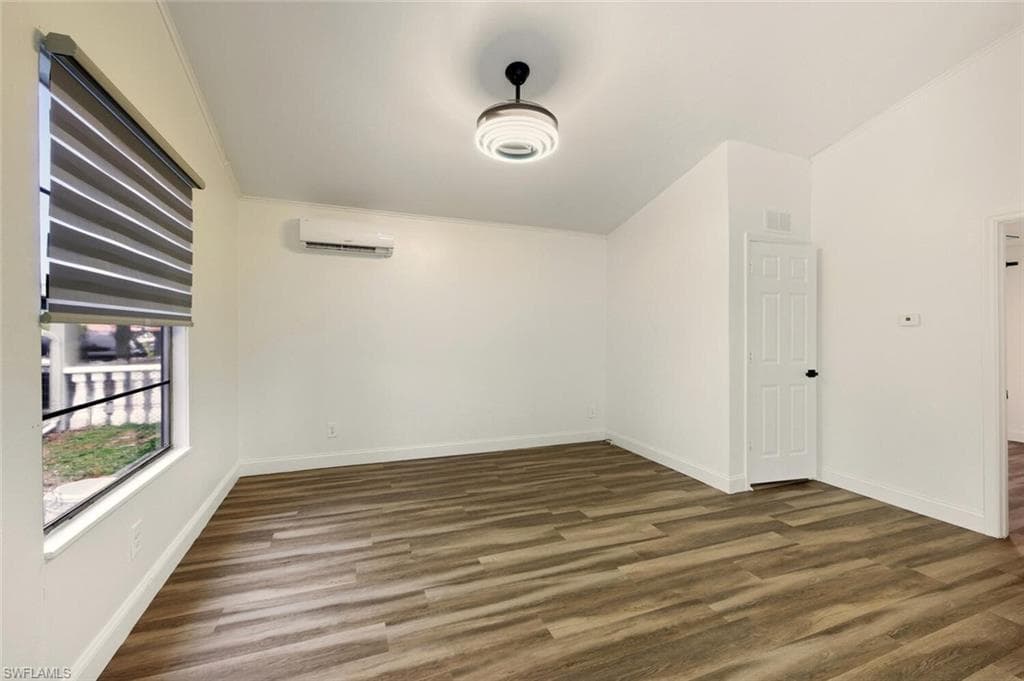 5317 Dixie DR, NAPLES FL 34113-5