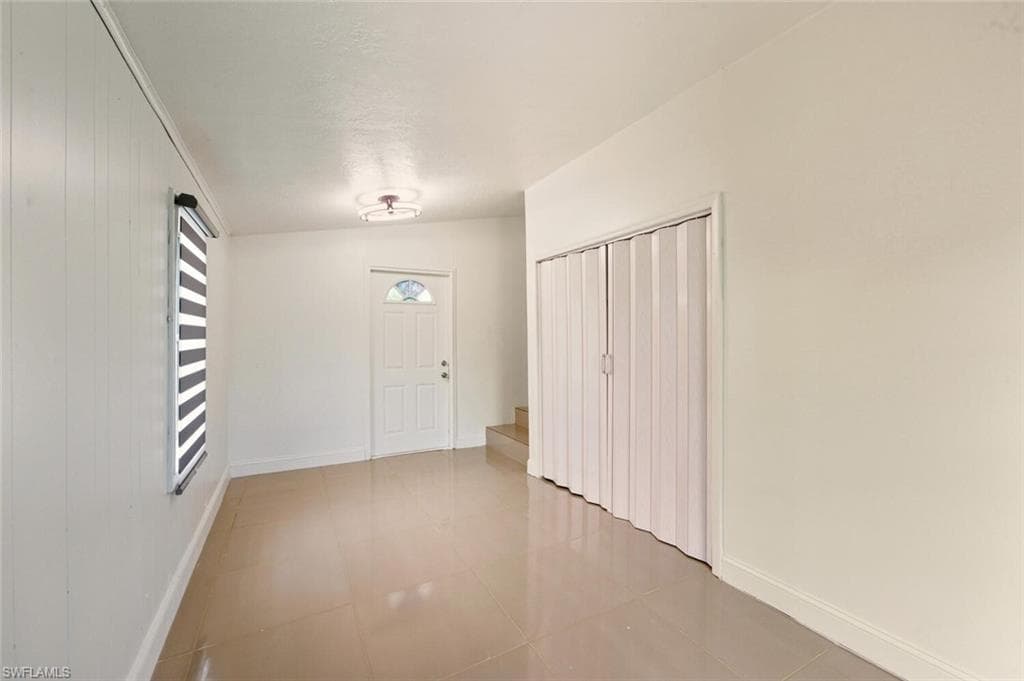 5317 Dixie DR, NAPLES FL 34113-25