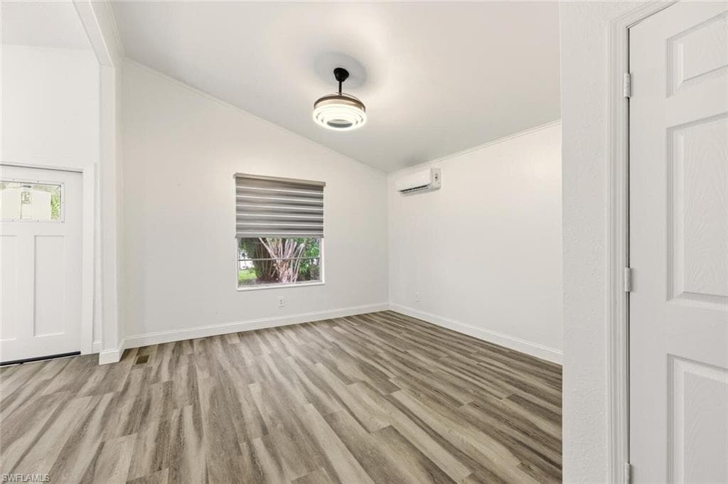 5317 Dixie DR, NAPLES FL 34113-6