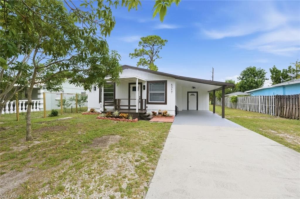 5317 Dixie DR, NAPLES FL 34113-2