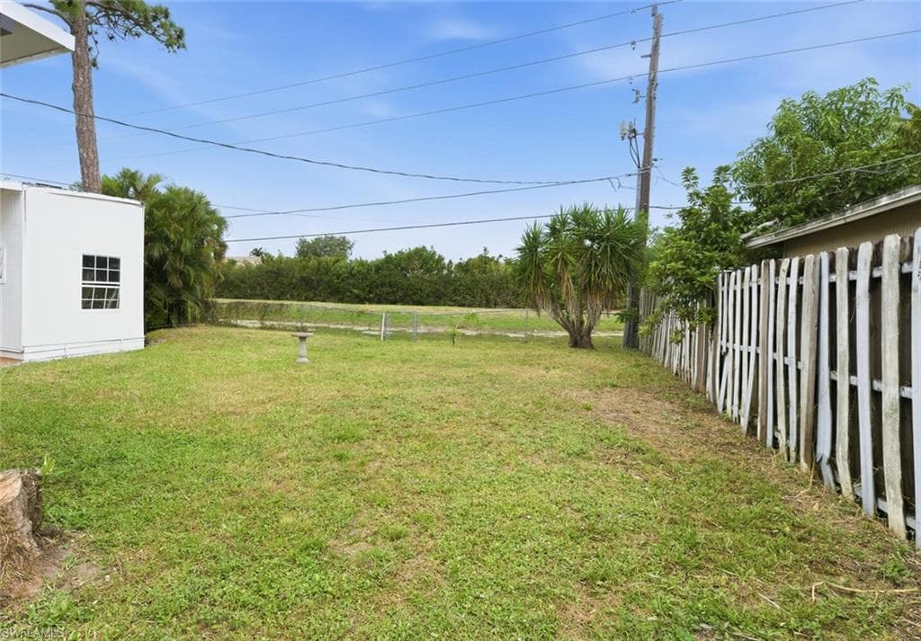 5317 Dixie DR, NAPLES FL 34113-31