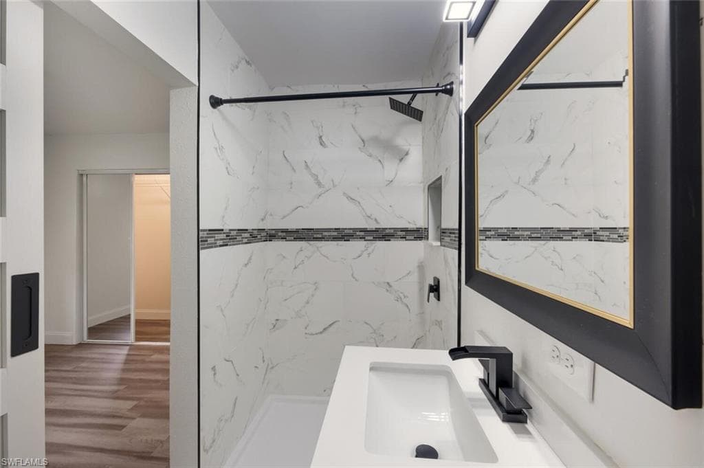 5317 Dixie DR, NAPLES FL 34113-23