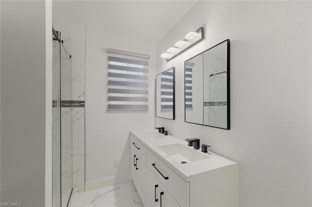 5317 Dixie DR, NAPLES FL 34113-18