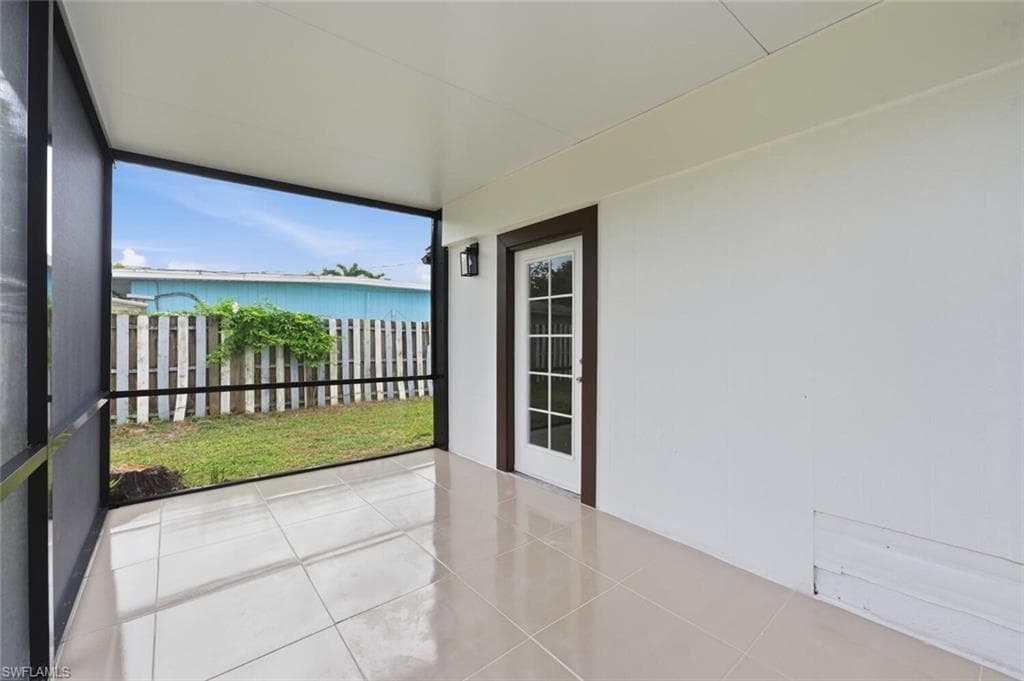 5317 Dixie DR, NAPLES FL 34113-28