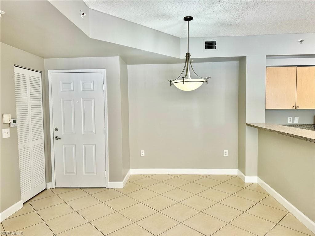 1200 Reserve WAY # 103, NAPLES FL 34105-12