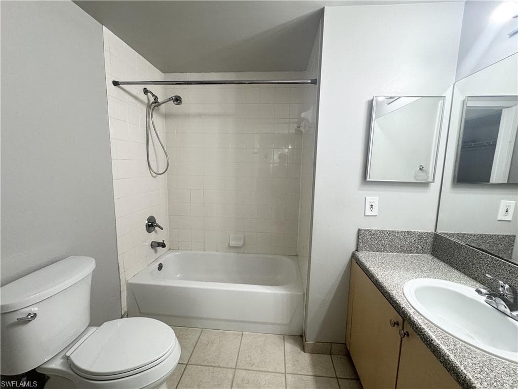 1200 Reserve WAY # 103, NAPLES FL 34105-15