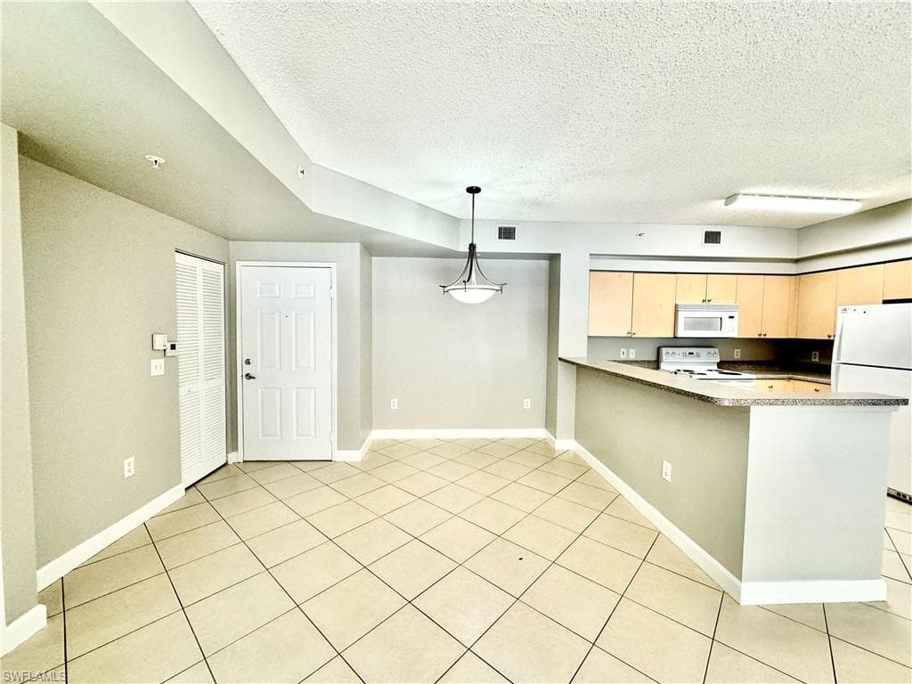 1200 Reserve WAY # 103, NAPLES FL 34105-11