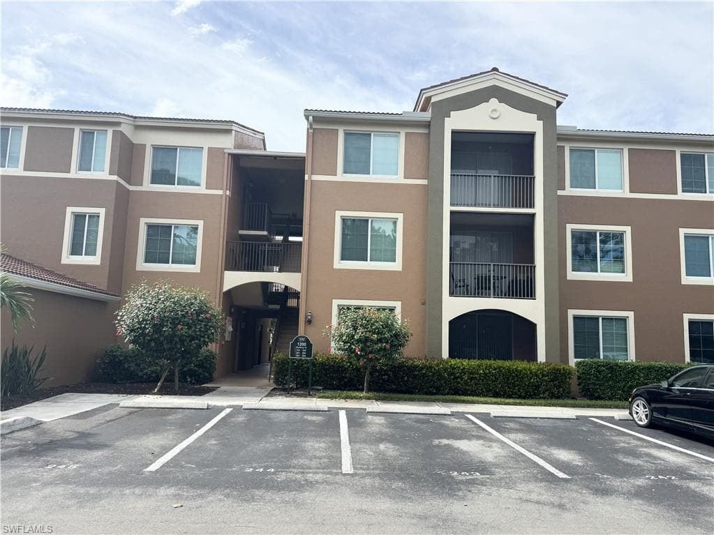 1200 Reserve WAY # 103, NAPLES FL 34105-2