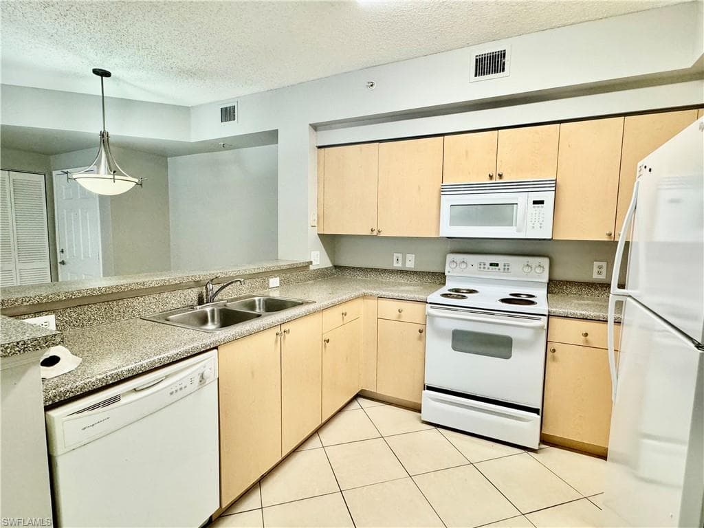 1200 Reserve WAY # 103, NAPLES FL 34105-8