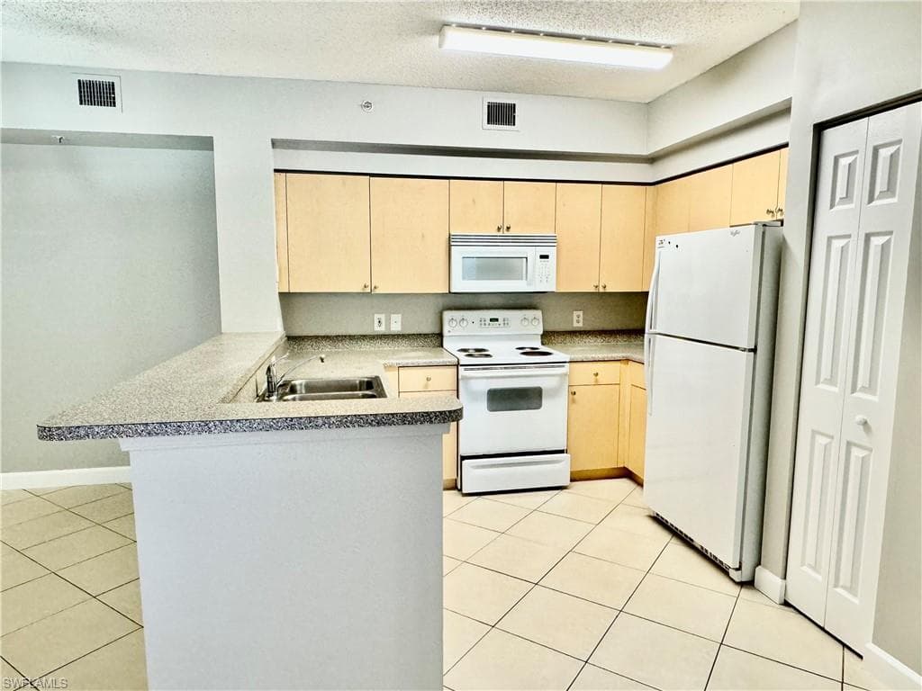 1200 Reserve WAY # 103, NAPLES FL 34105-7