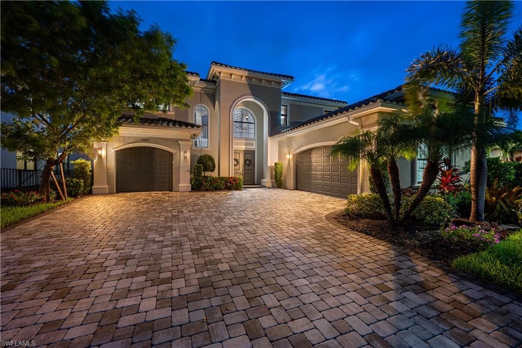4541 Azalea DR, NAPLES FL 34119-1