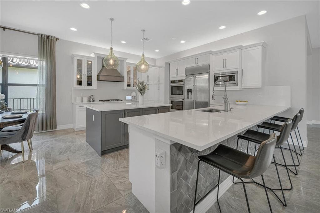 4541 Azalea DR, NAPLES FL 34119-6