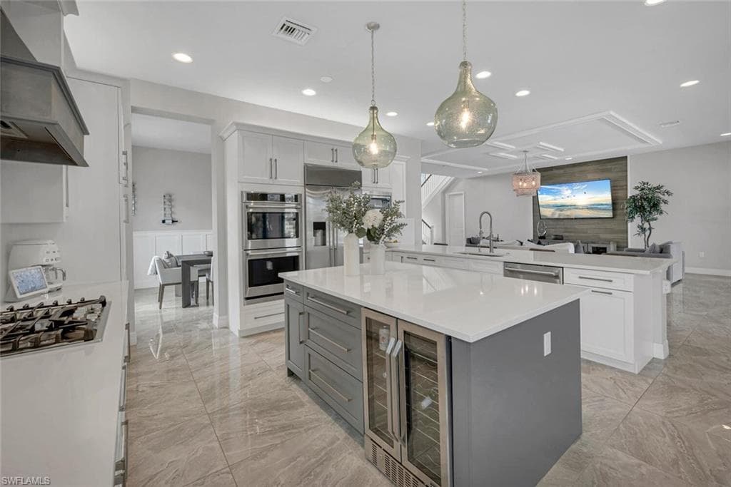 4541 Azalea DR, NAPLES FL 34119-8