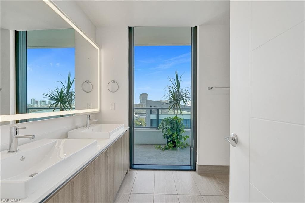 2960 NE 207 ST # 1205, AVENTURA FL 33180-31
