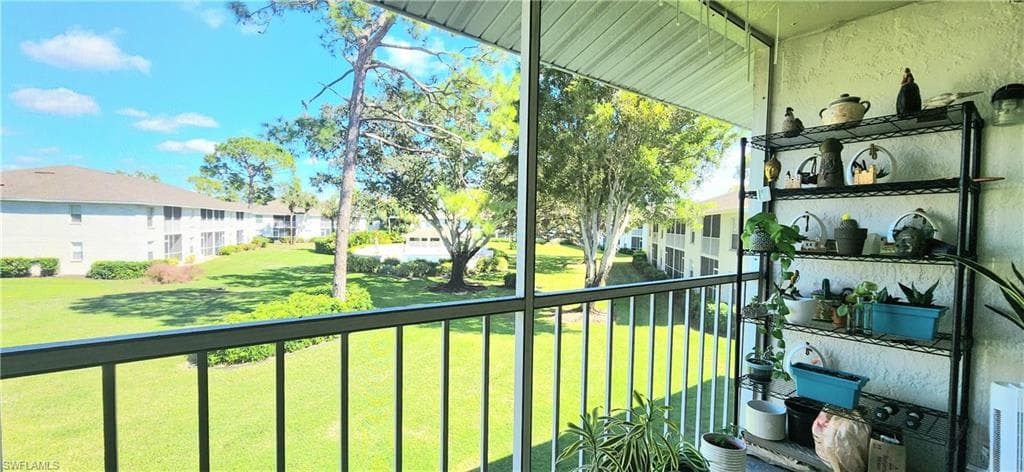 1330 Derbyshire CT # E203, NAPLES FL 34116-16