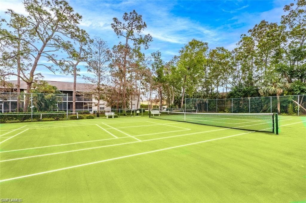 1330 Derbyshire CT # E203, NAPLES FL 34116-21