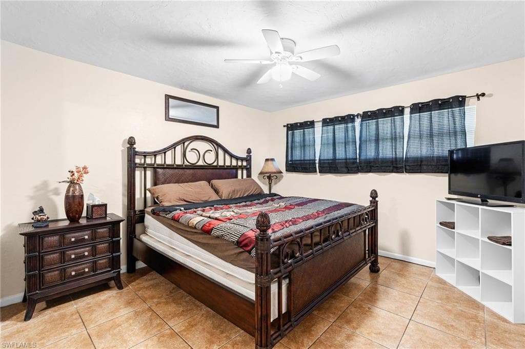 3042 Mango ST, FORT MYERS FL 33916-16