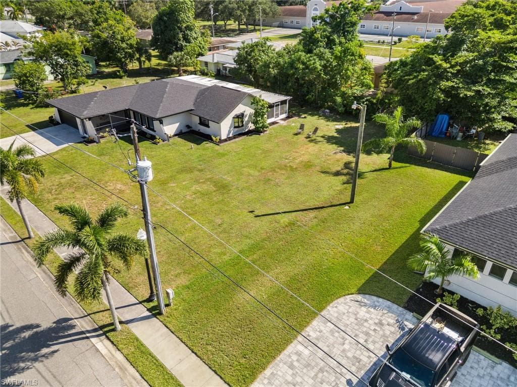 3042 Mango ST, FORT MYERS FL 33916-2