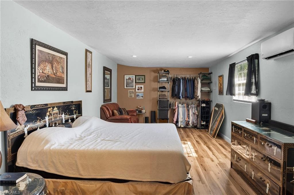 3042 Mango ST, FORT MYERS FL 33916-19