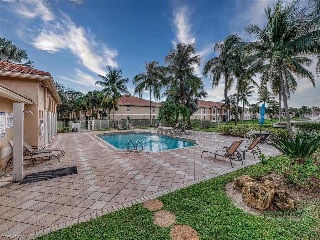 8290 Ibis Club LN # 902, NAPLES FL 34104-27
