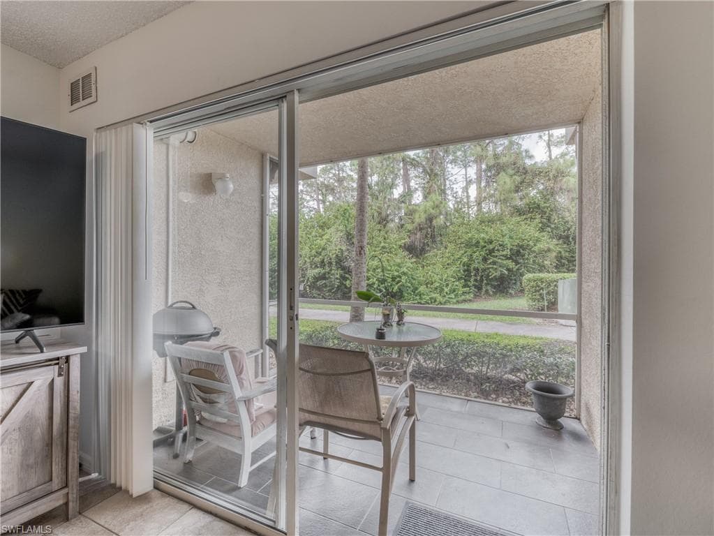 8290 Ibis Club LN # 902, NAPLES FL 34104-23