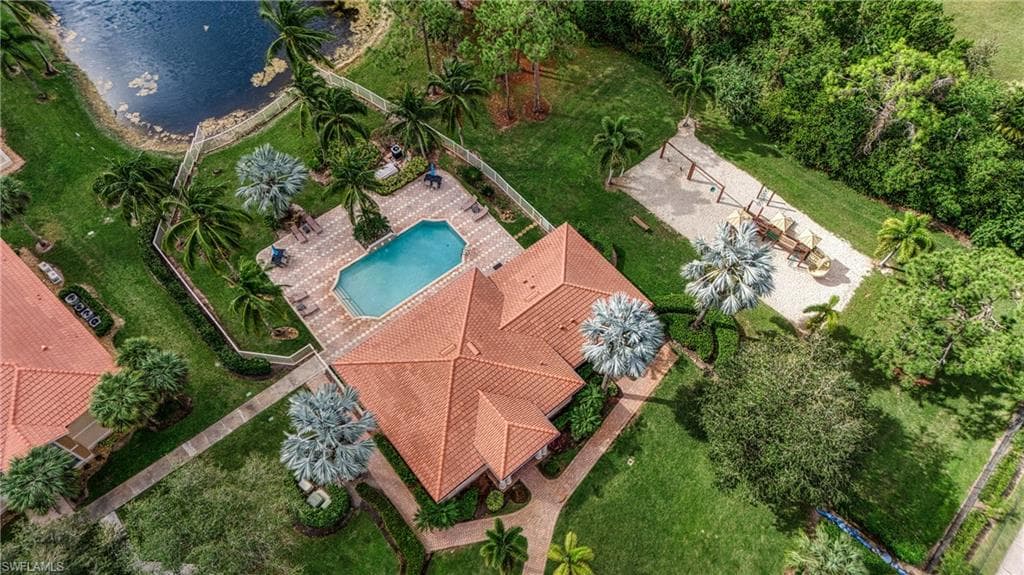 8290 Ibis Club LN # 902, NAPLES FL 34104-33