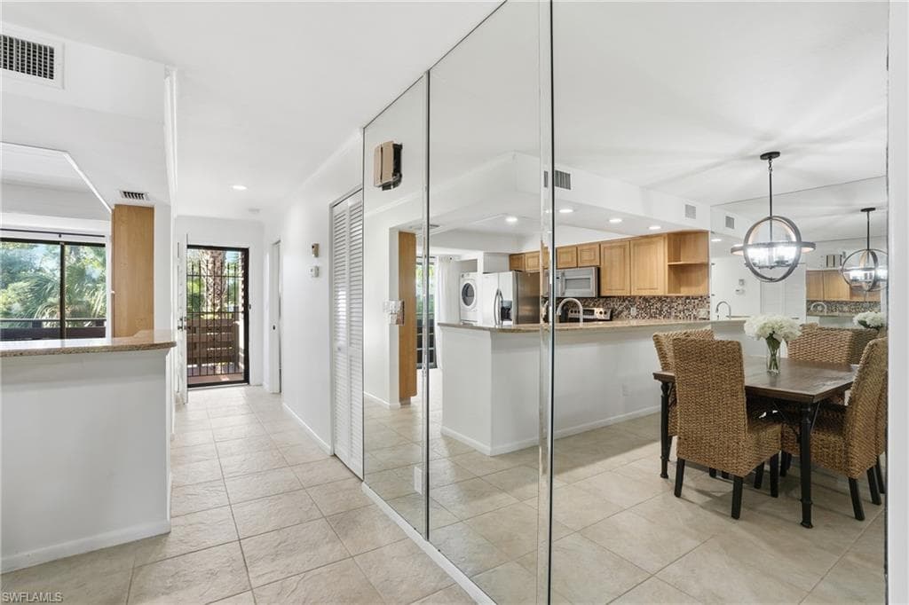 126 Pinebrook DR, FORT MYERS FL 33907-5