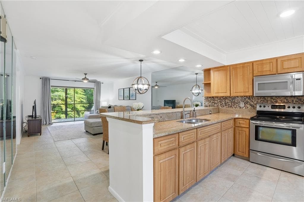 126 Pinebrook DR, FORT MYERS FL 33907-11