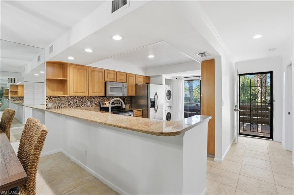 126 Pinebrook DR, FORT MYERS FL 33907-6