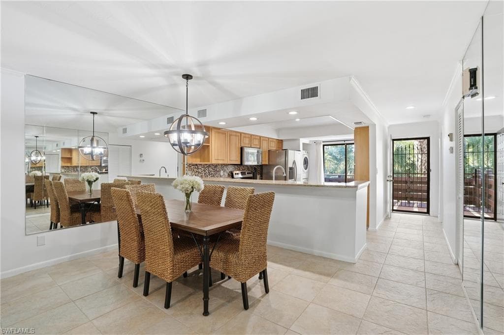 126 Pinebrook DR, FORT MYERS FL 33907-4