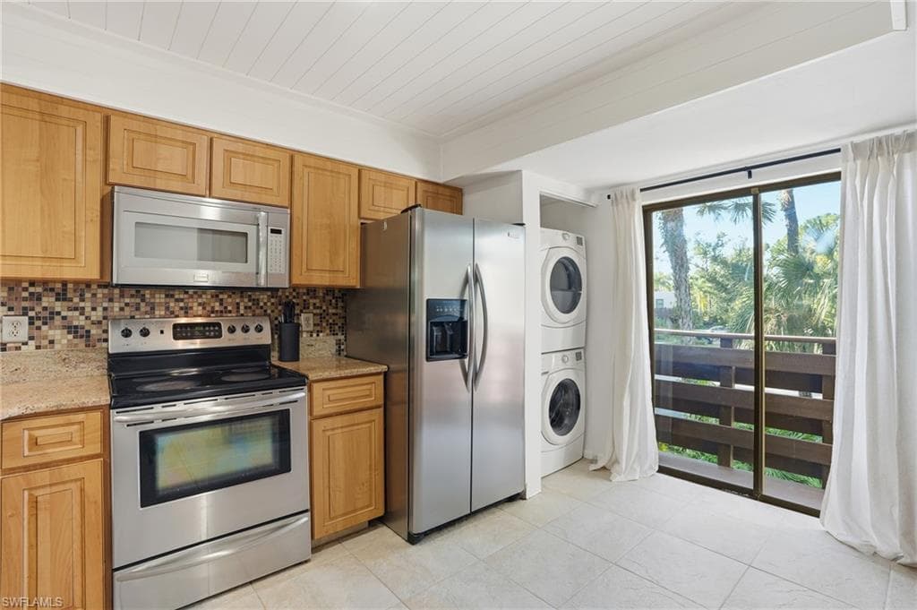 126 Pinebrook DR, FORT MYERS FL 33907-8