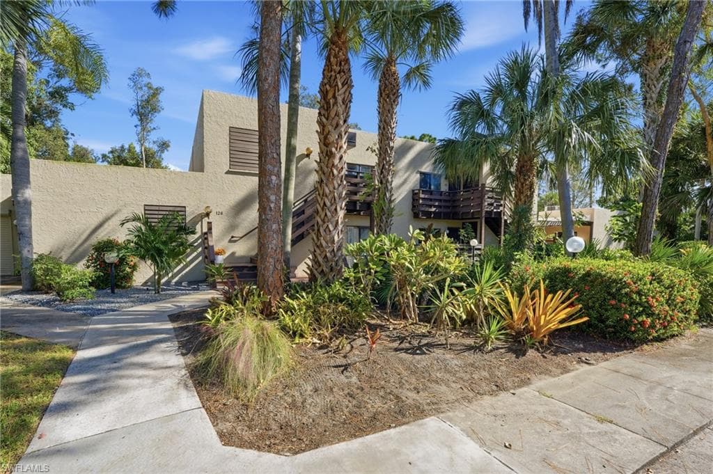 126 Pinebrook DR, FORT MYERS FL 33907-29