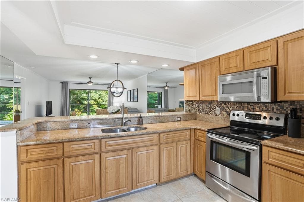 126 Pinebrook DR, FORT MYERS FL 33907-7