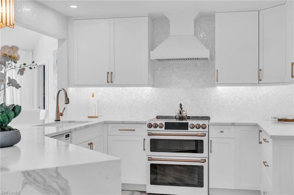 2649 Longboat DR, NAPLES FL 34104-4