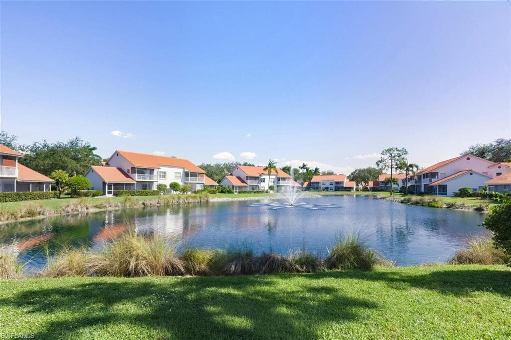 636 Windsor SQ # 102, NAPLES FL 34104-22