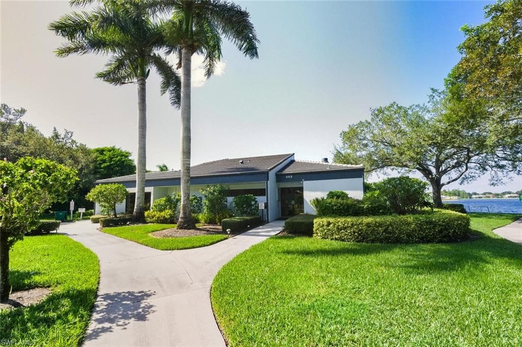 636 Windsor SQ # 102, NAPLES FL 34104-25