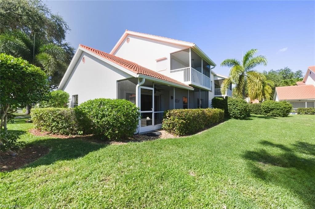 636 Windsor SQ # 102, NAPLES FL 34104-21