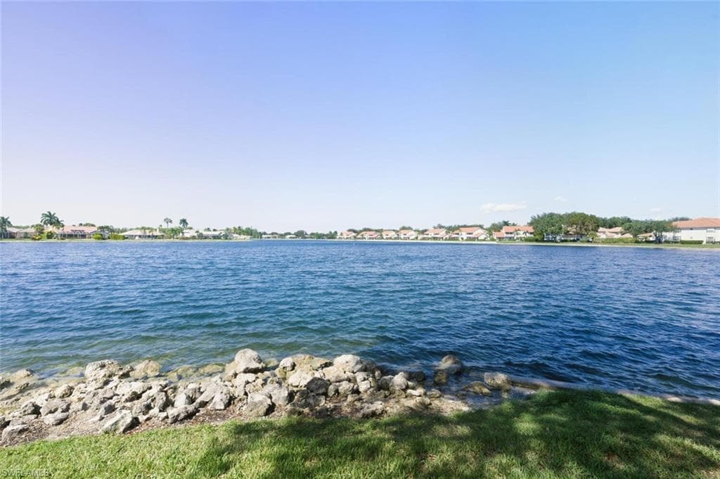 636 Windsor SQ # 102, NAPLES FL 34104-31