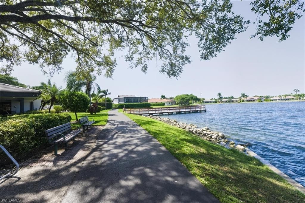636 Windsor SQ # 102, NAPLES FL 34104-23