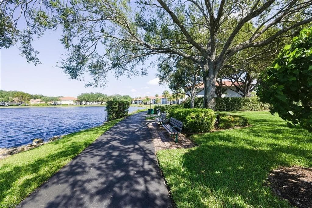 636 Windsor SQ # 102, NAPLES FL 34104-30