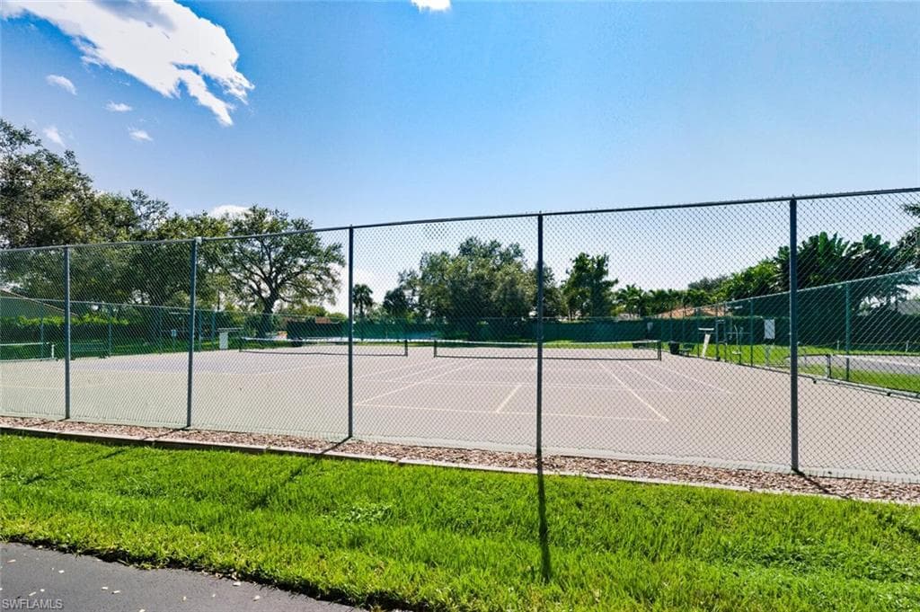 636 Windsor SQ # 102, NAPLES FL 34104-28